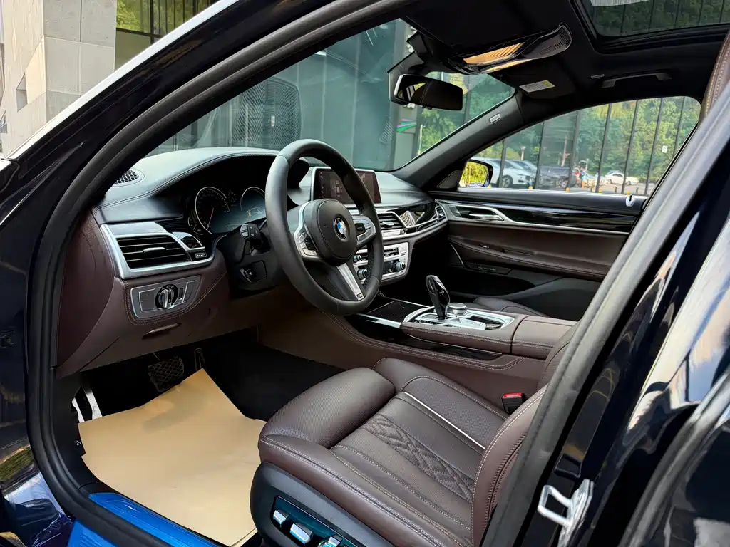 BMW 7 Series — миниатюра 5