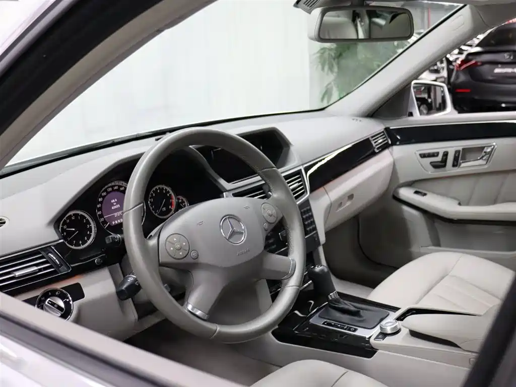 Mercedes-Benz E-Class E 2010 E 200 CGI