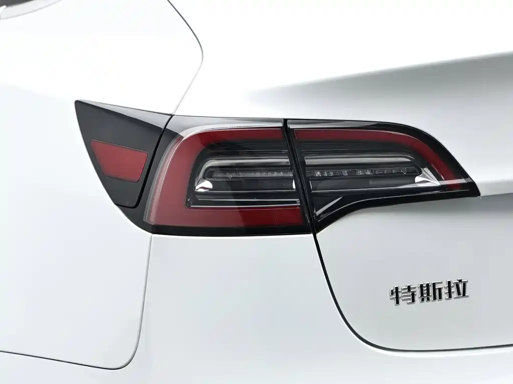 Tesla Model 3 — миниатюра 9