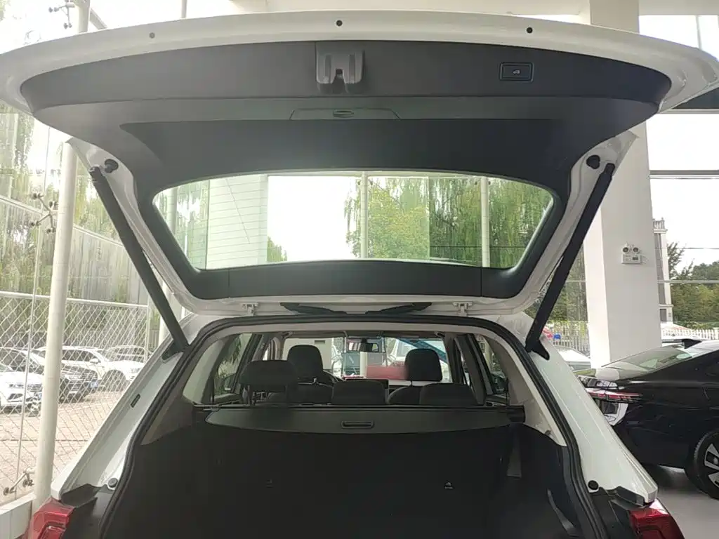 Volkswagen Tiguan L — миниатюра 19