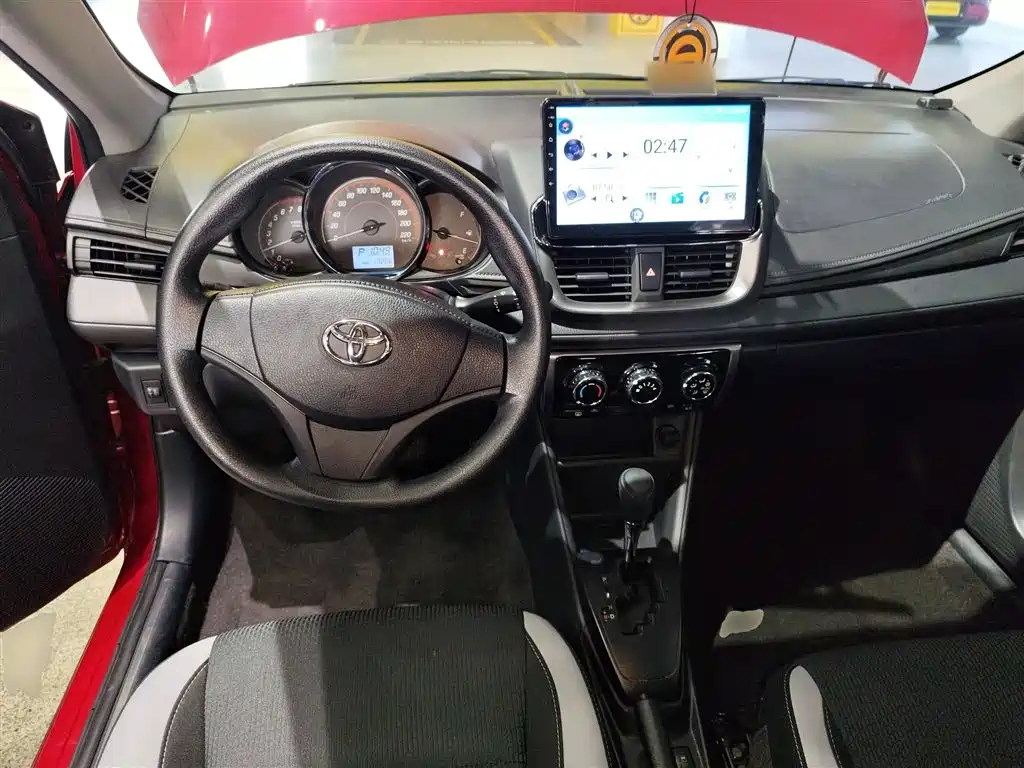 Toyota Yaris L - фото 7