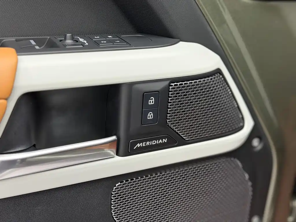 Land Rover Defender — миниатюра 13