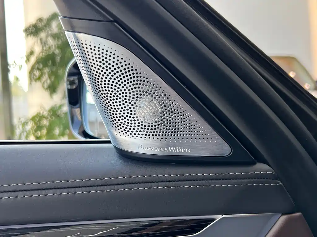 BMW 7 Series — миниатюра 12