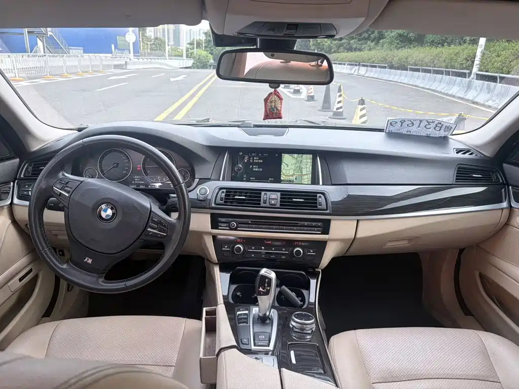 BMW 5 Series — миниатюра 7