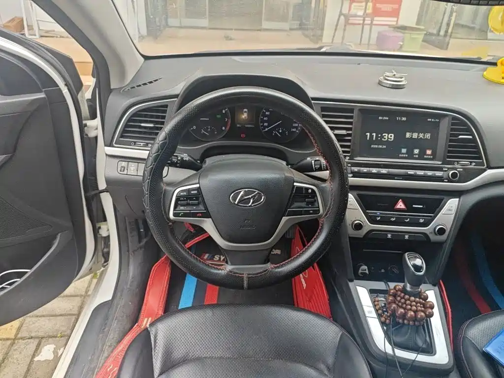 Hyundai Elantra — миниатюра 6