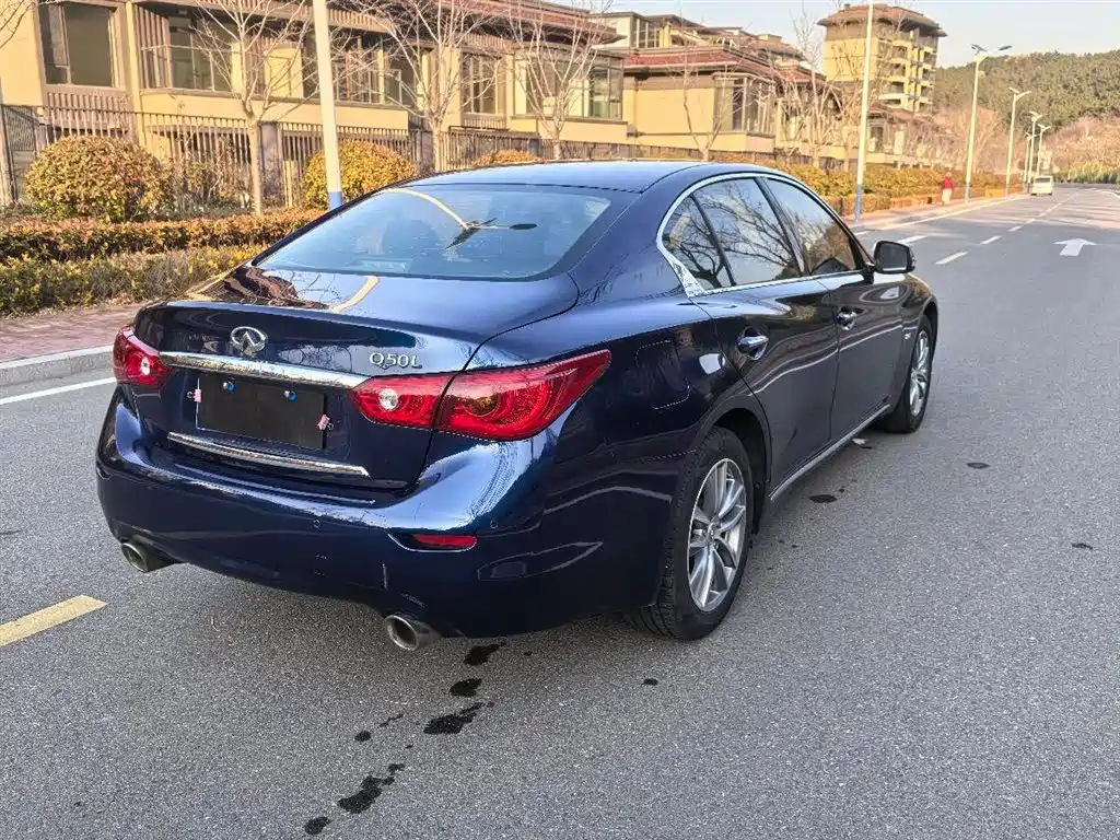 INFINITI Q50L