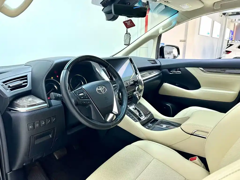 Toyota Vellfire 2021 2.5L HV Luxury