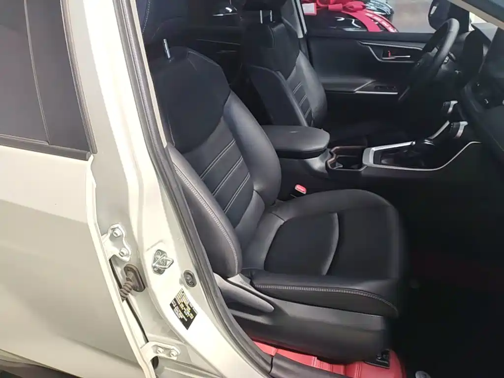 Toyota RAV4 — миниатюра 25