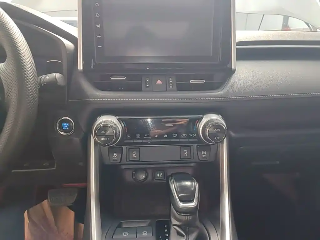 Toyota RAV4 — миниатюра 13