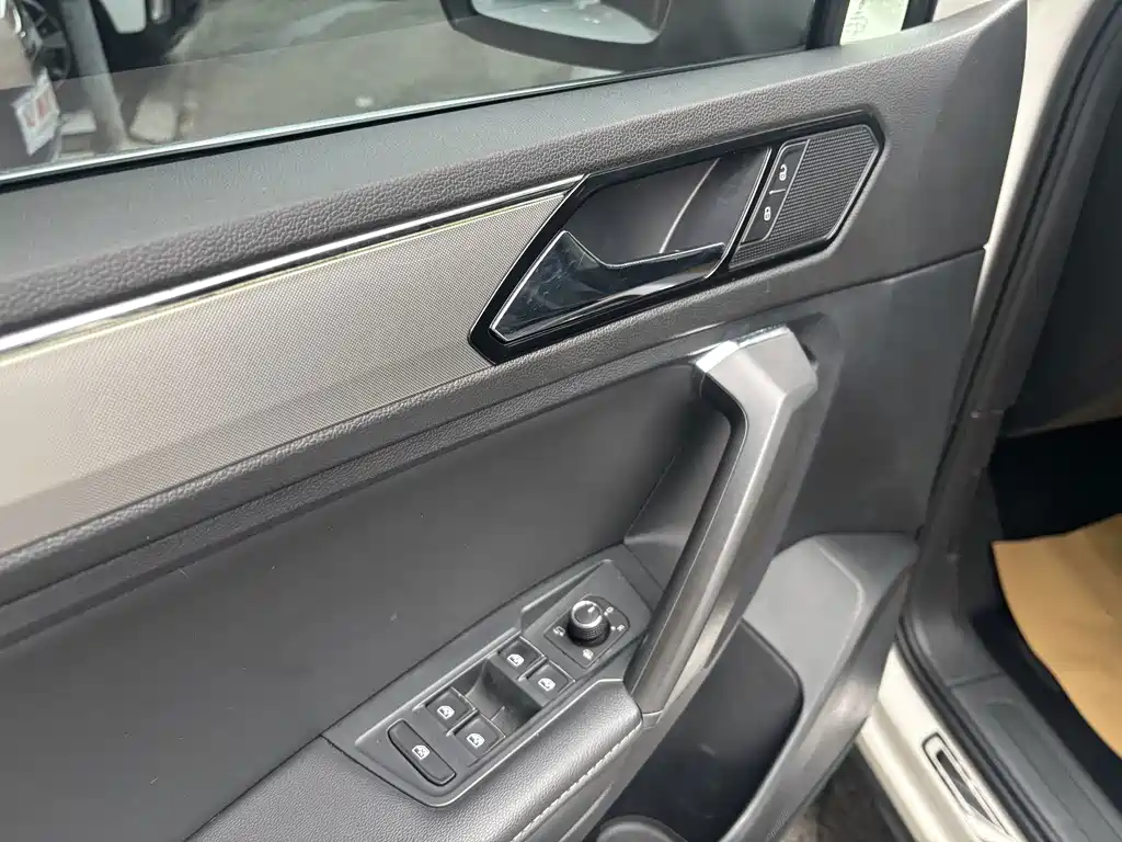 Volkswagen Tiguan L — миниатюра 13