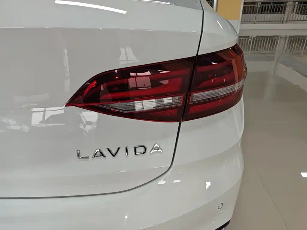 Volkswagen Lavida — миниатюра 8