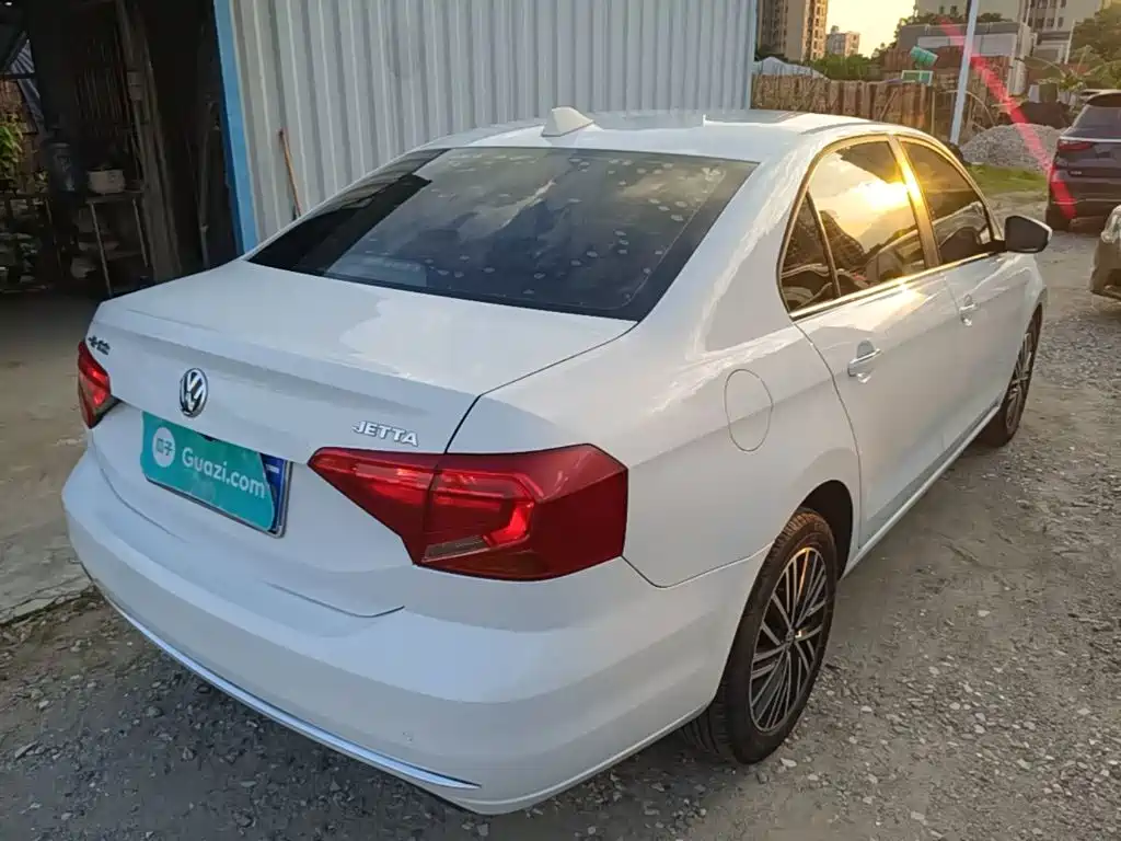 Volkswagen Jetta — миниатюра 7