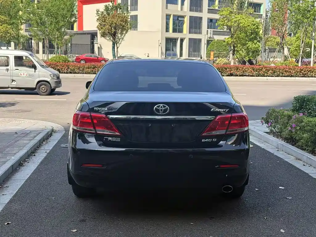 Toyota Camry — миниатюра 5