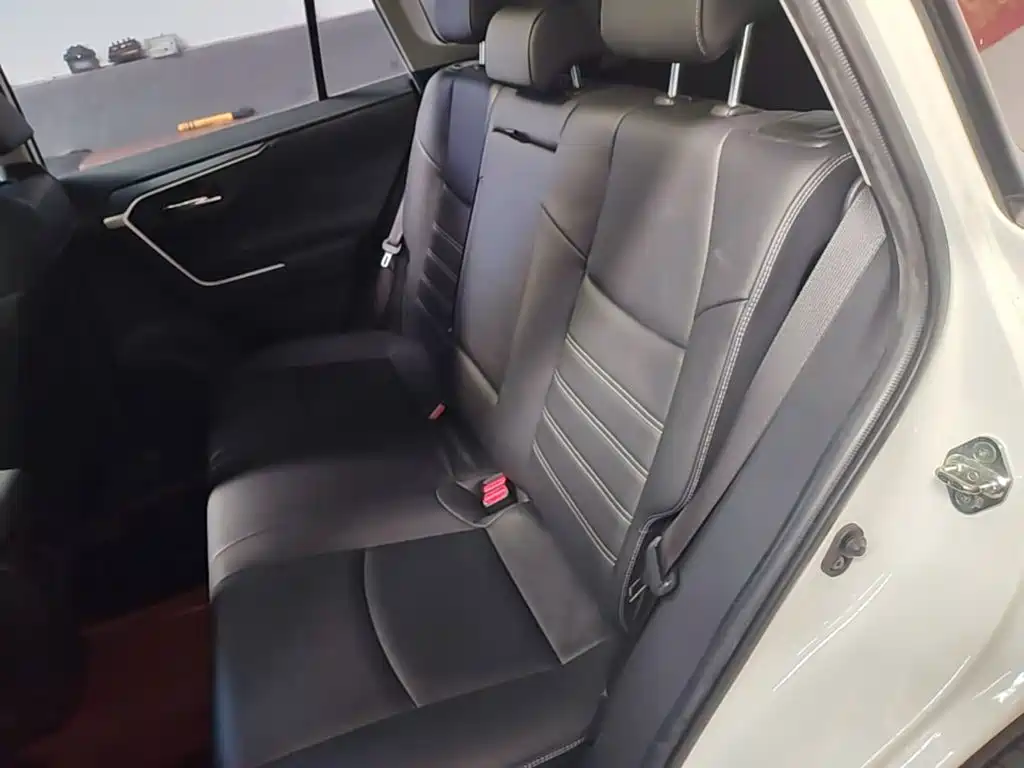 Toyota RAV4 — миниатюра 17