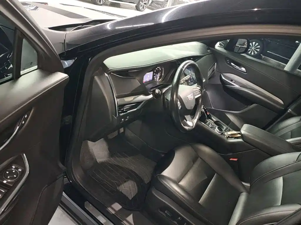 Cadillac XT4 — миниатюра 12