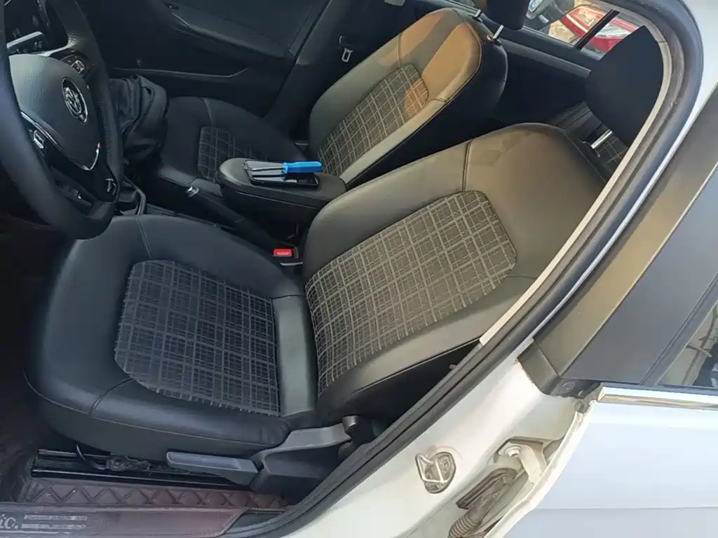 Volkswagen Jetta — миниатюра 15