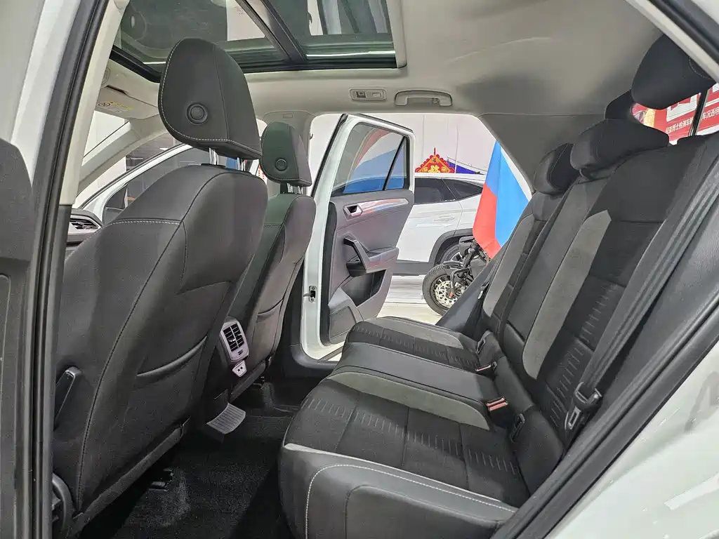 VOLKSWAGEN T ROC EXPLORING SONGS