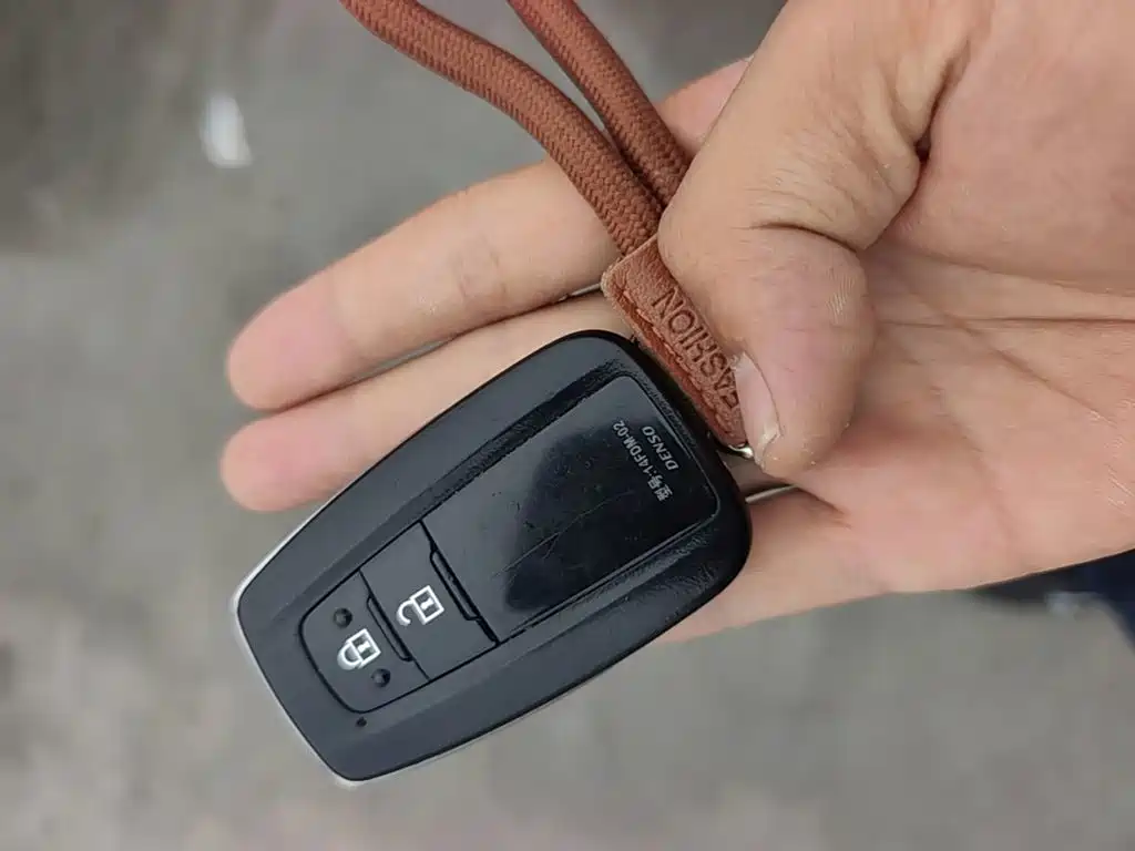 Toyota RAV4 — миниатюра 9