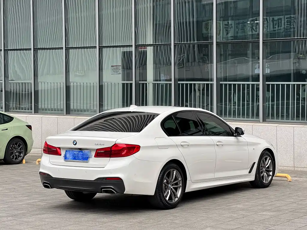 BMW 5 Series (Import) — миниатюра 4