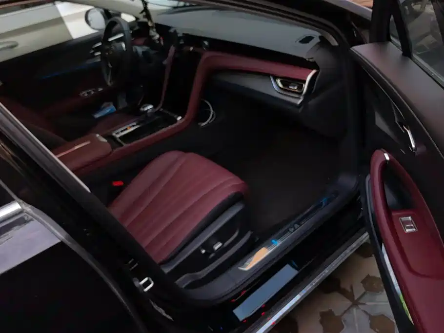 Hongqi H5 2024 2.0T AT