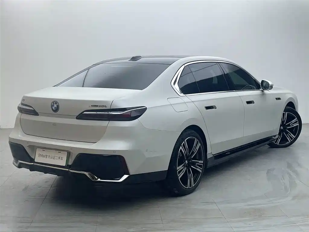 BMW i7 — миниатюра 4