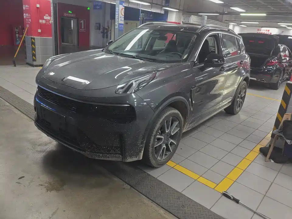 Купить Lynk & Co 01