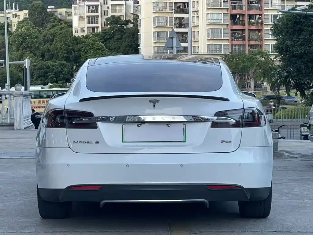 Tesla Model S — миниатюра 4