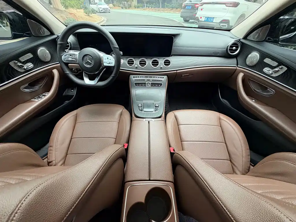 Mercedes-Benz E-Class — миниатюра 9