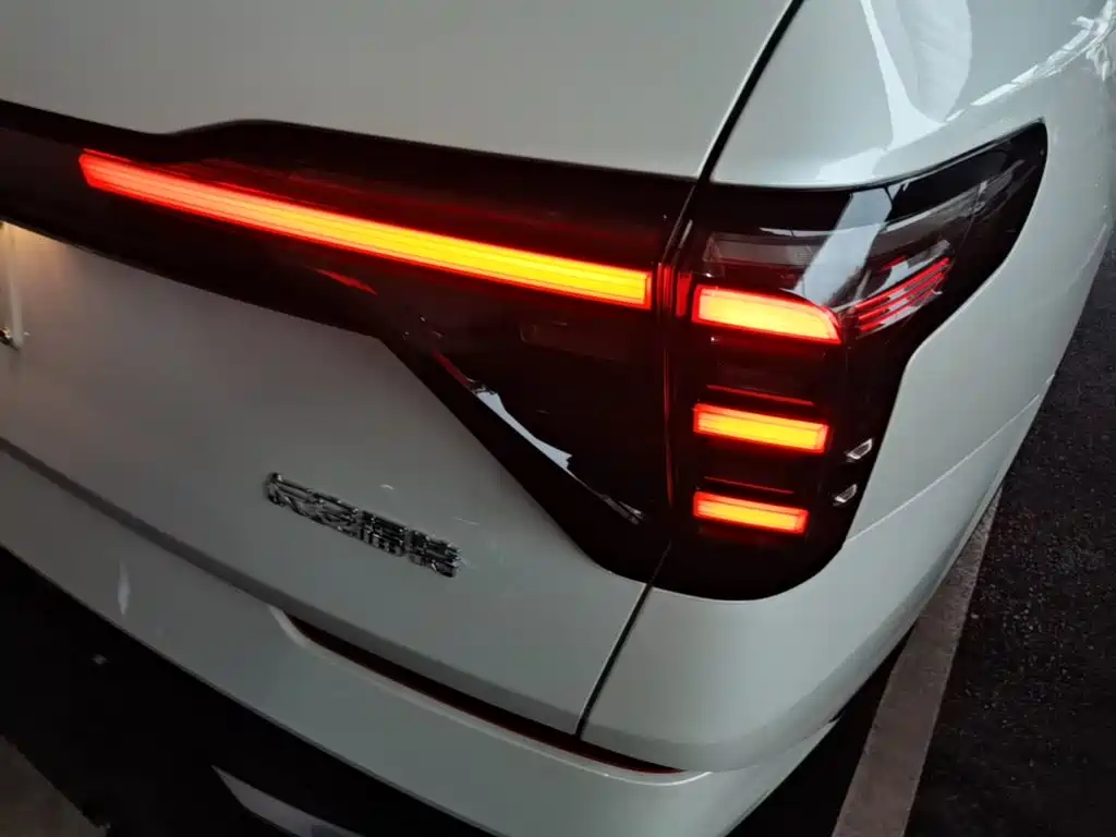 Ford Edge — миниатюра 8
