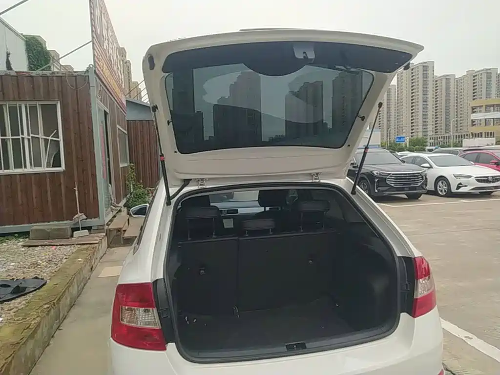 Skoda Rapid Spaceback — миниатюра 19