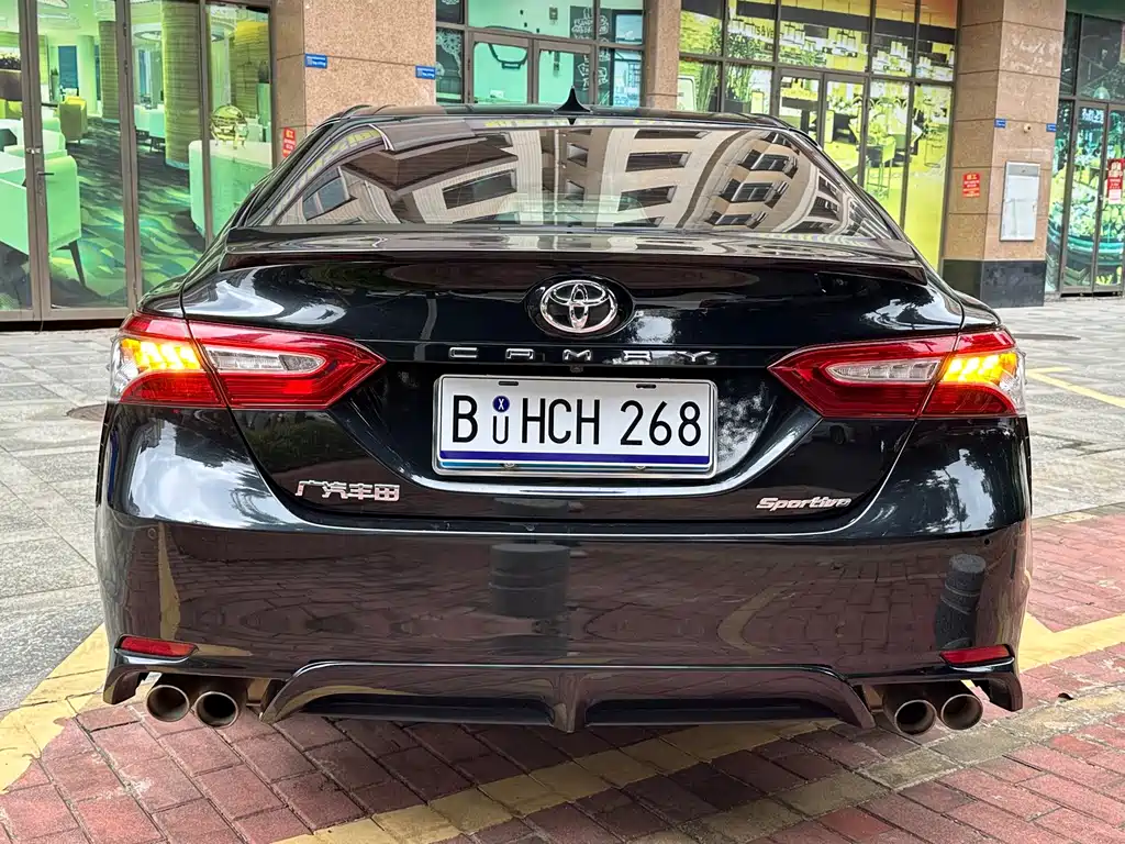 Toyota Camry — миниатюра 5