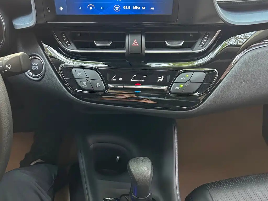 Toyota IZOA — миниатюра 10