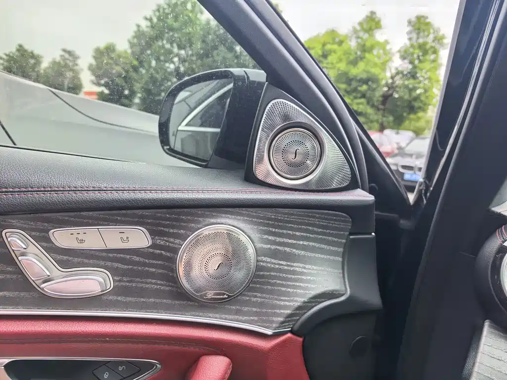 Mercedes-Benz E-Class — миниатюра 7