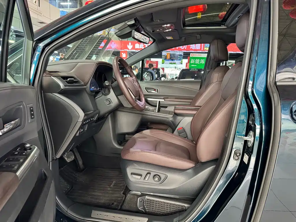 Toyota Granvia — миниатюра 10