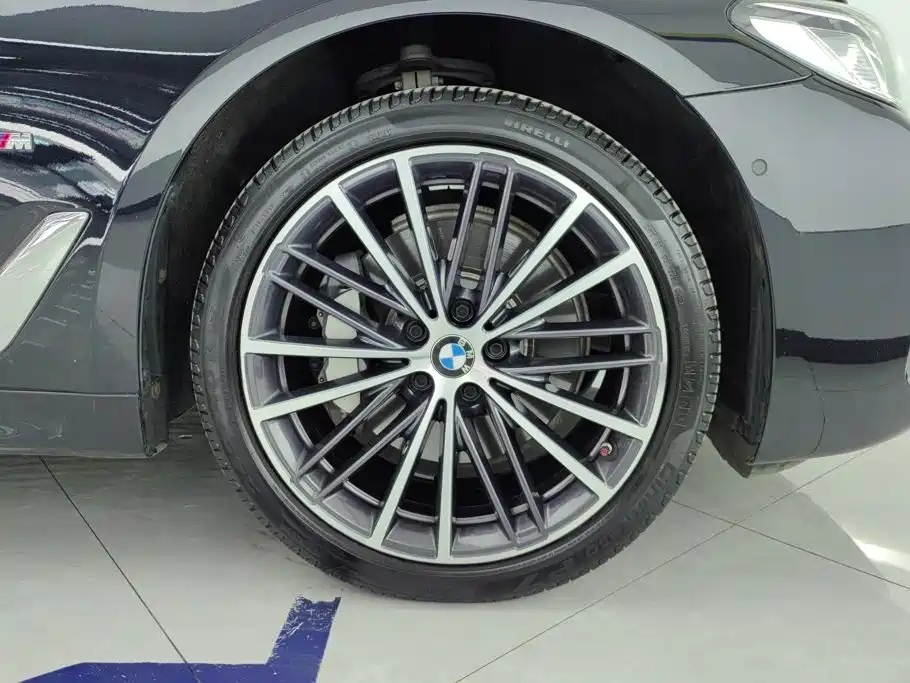 BMW 5 Series — миниатюра 6