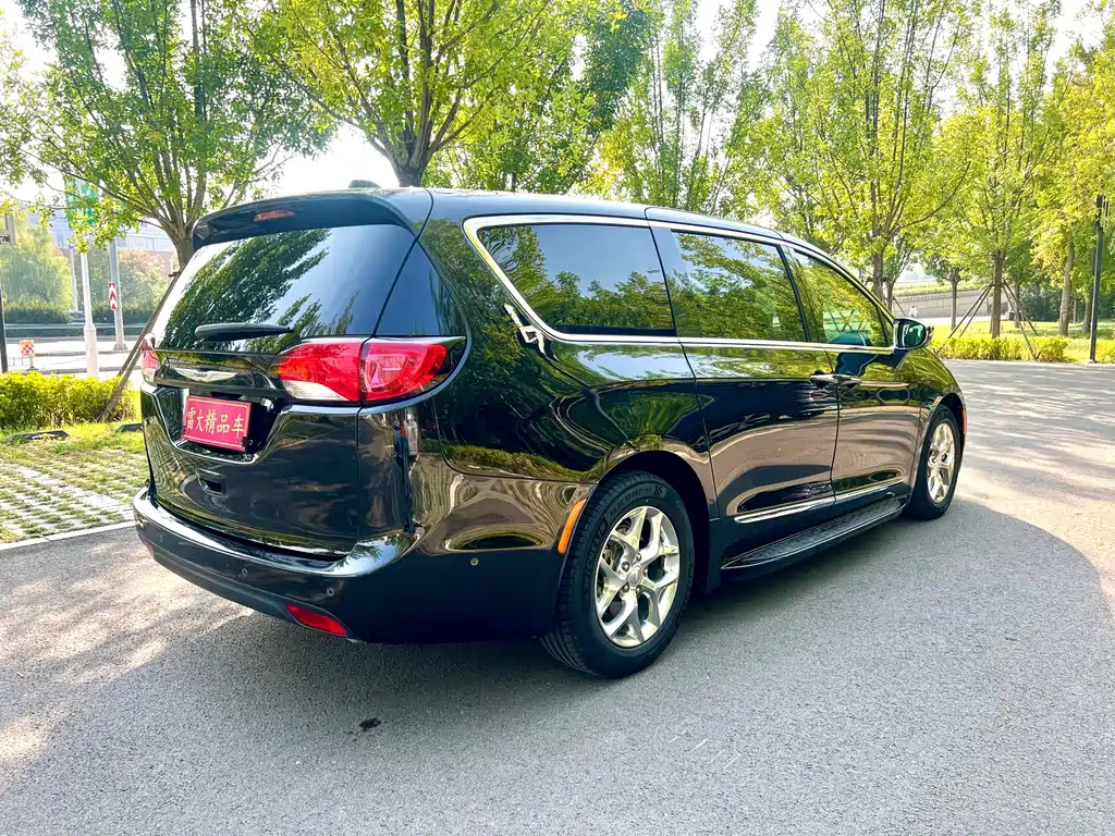 Chrysler Grand Voyager (Import) — миниатюра 4