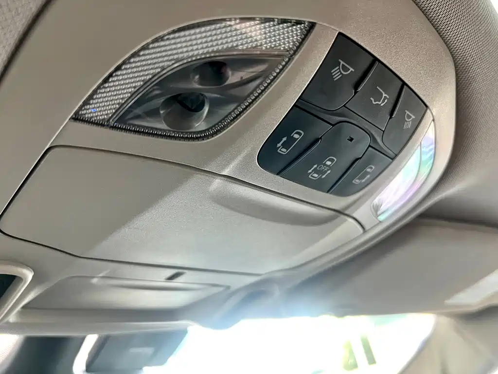 Chrysler Grand Voyager (Import) — миниатюра 37