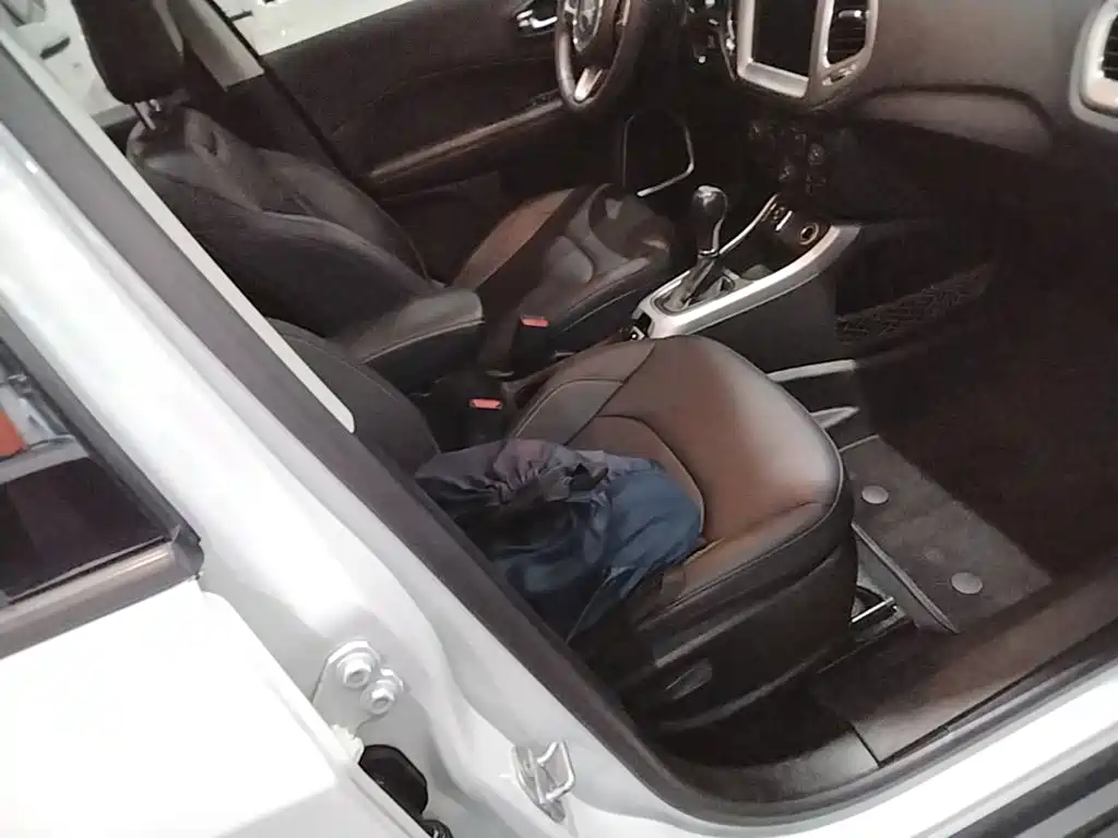 Jeep Compass — миниатюра 25
