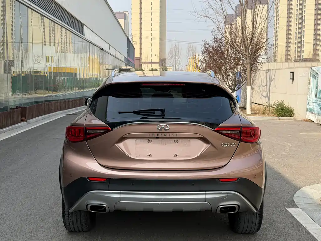 INFINITI QX30