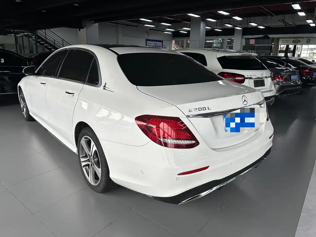 Mercedes-Benz E-Class — миниатюра 20