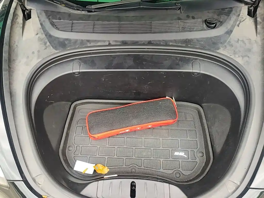 Tesla Model 3 — миниатюра 20