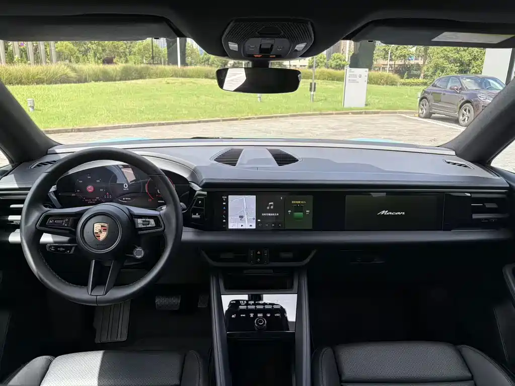 Porsche Macan EV — миниатюра 16