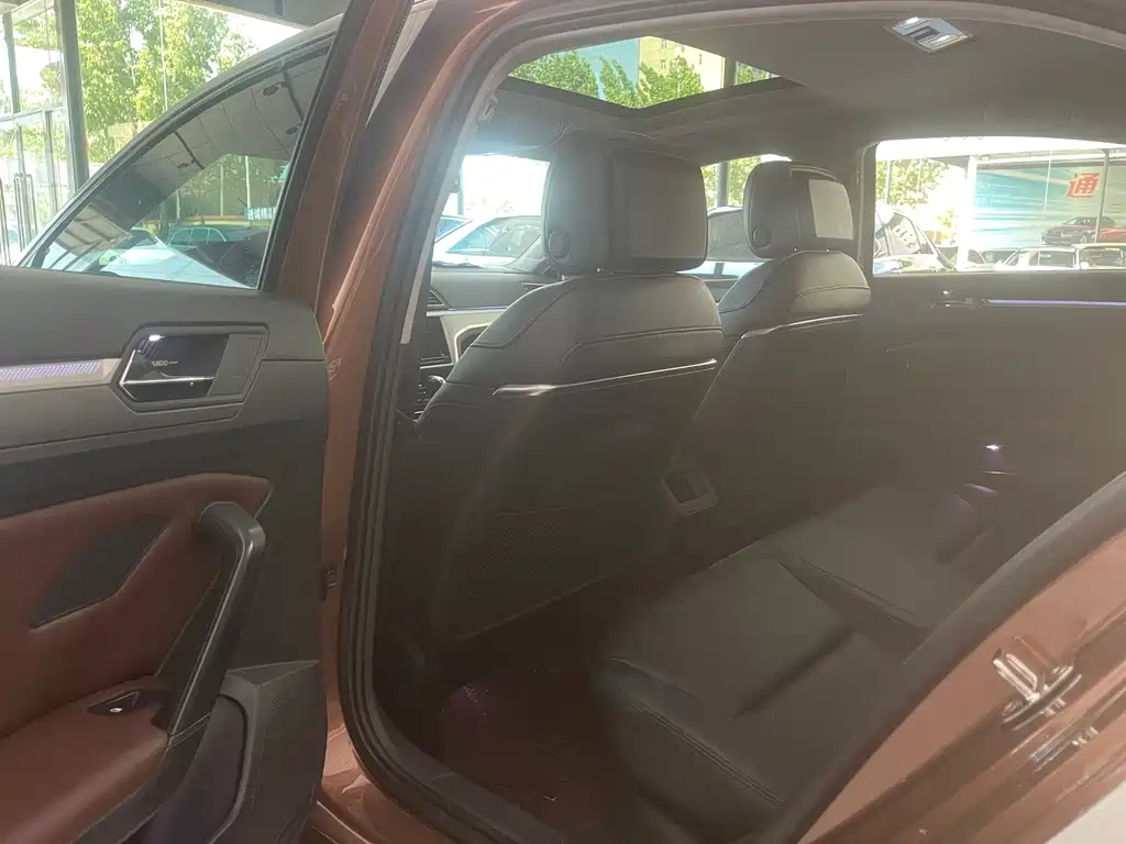 Volkswagen Lamando 2017 230TSI DSG