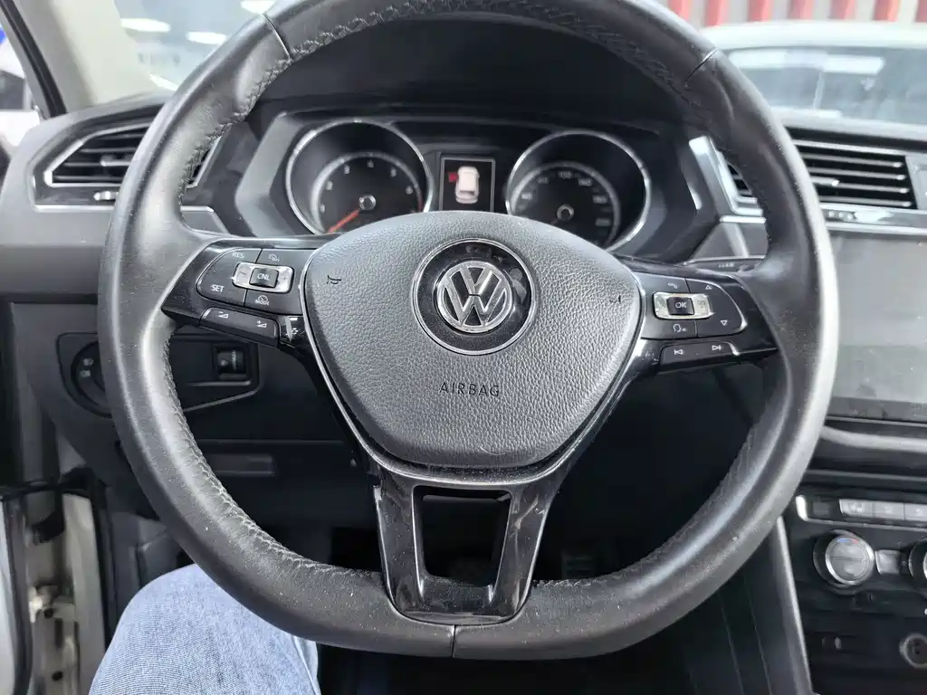 Volkswagen Tiguan L — миниатюра 5