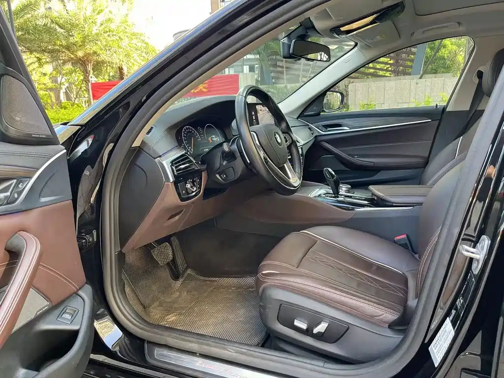BMW 5 Series — миниатюра 5