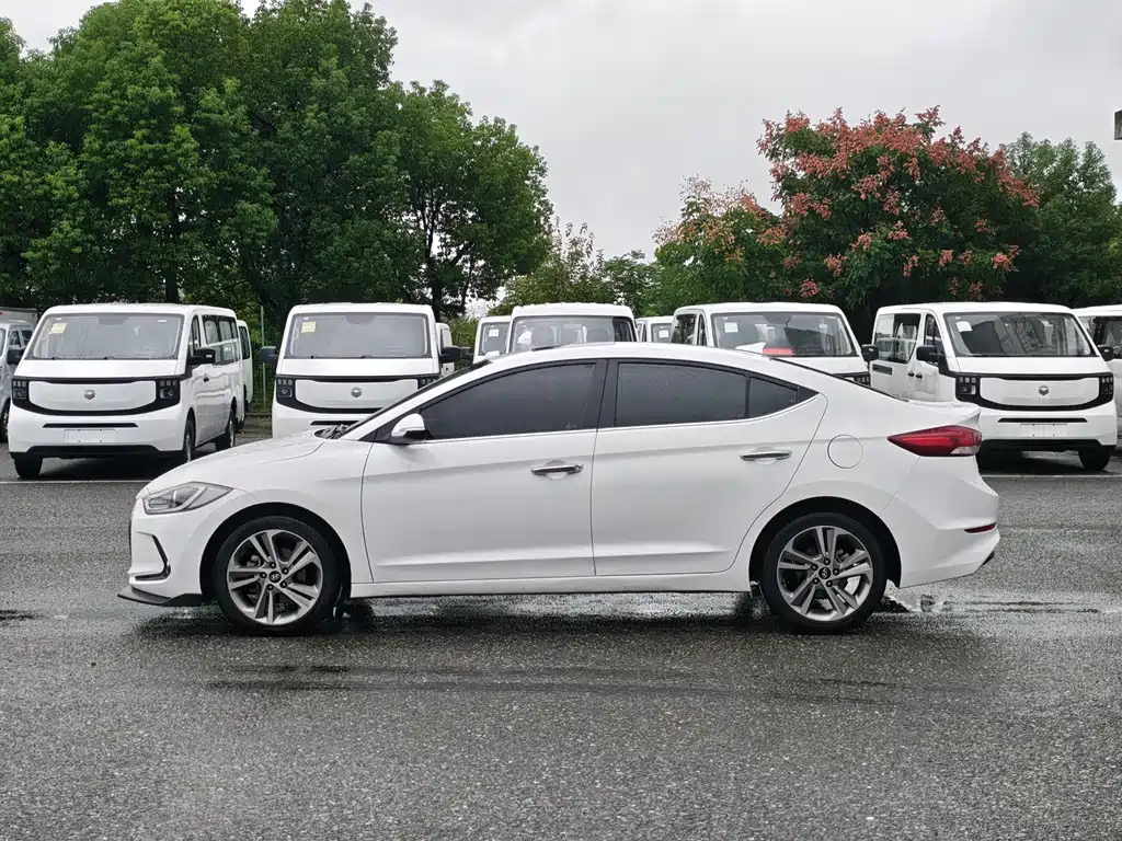 Hyundai Elantra — миниатюра 4
