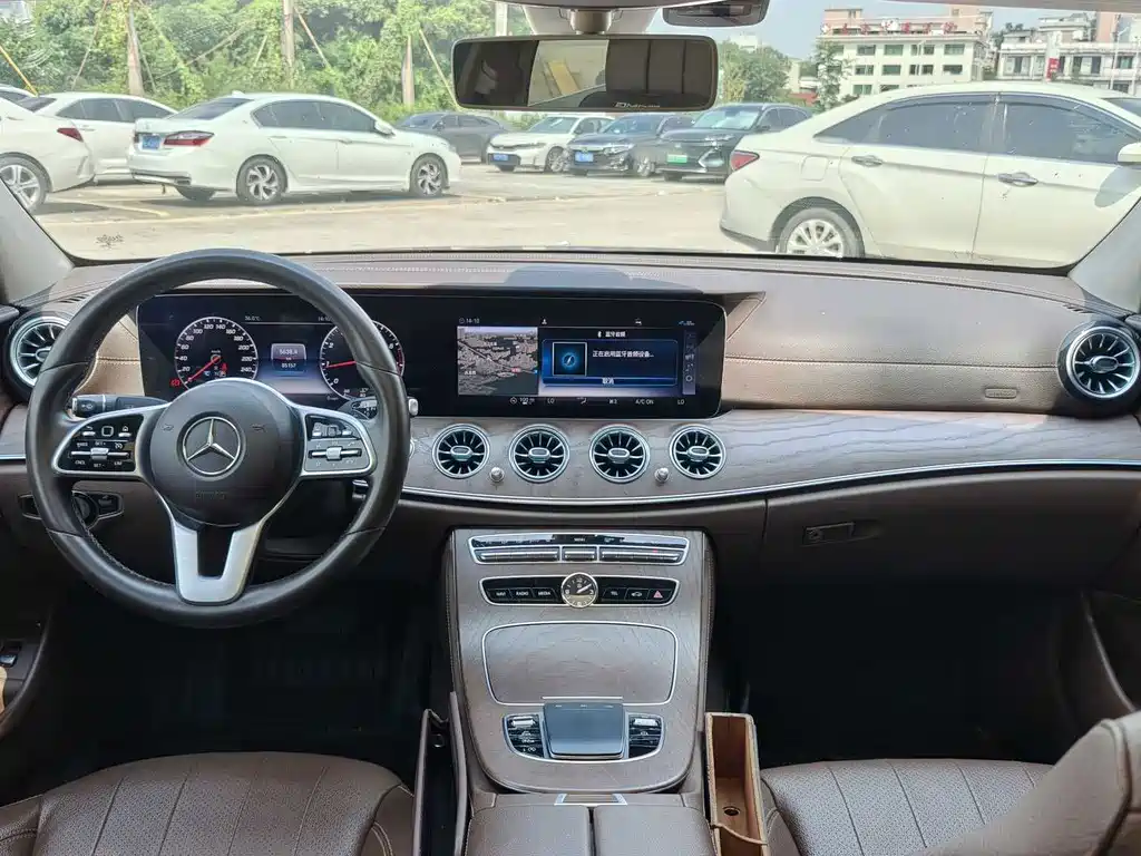 Mercedes-Benz E-Class — миниатюра 4