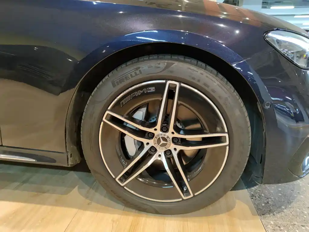 Mercedes-Benz E-Class — миниатюра 15