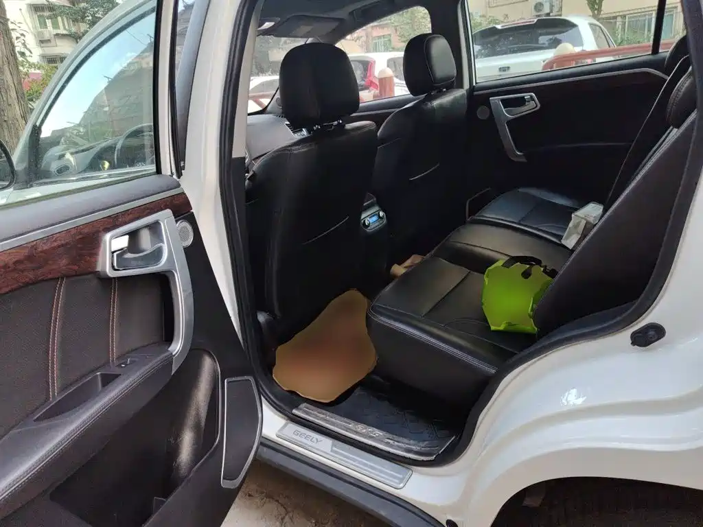 Geely Haoqing SUV — миниатюра 18