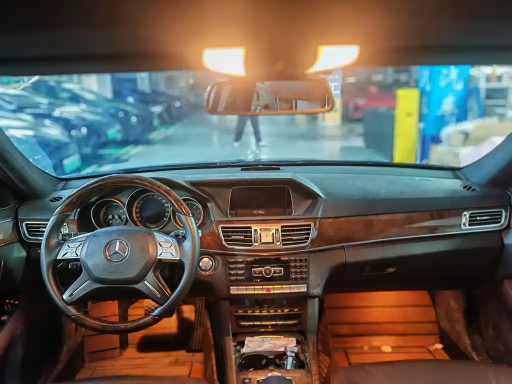 Mercedes-Benz E-Class — миниатюра 7